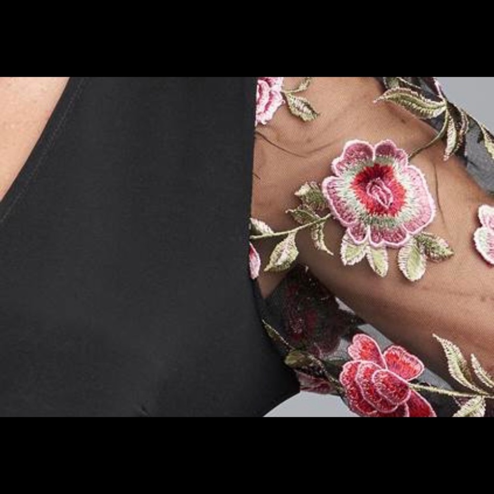 Black and rose sleeve v neck top